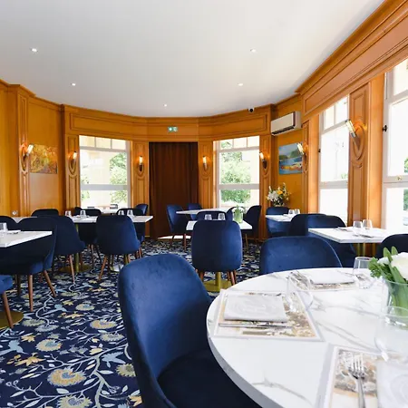 Pierre Hotel 3*