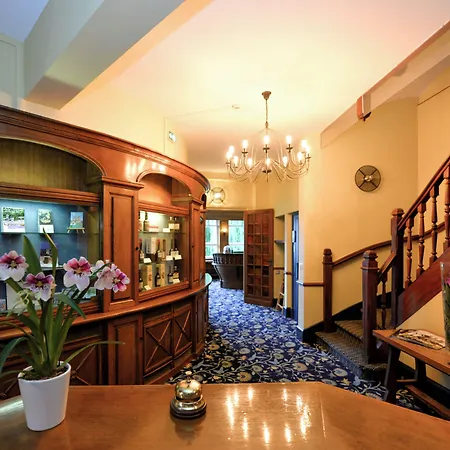 Pierre Hotel 3*