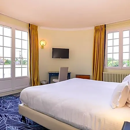 Pierre Hotel 3*