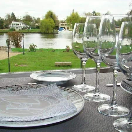 Pierre Saint-Pierre-du-Vauvray